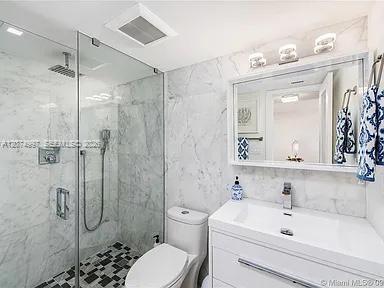 Building Photo - 2625 Collins Ave