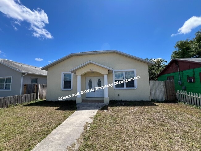 Building Photo - 4 Bed/2 Bath