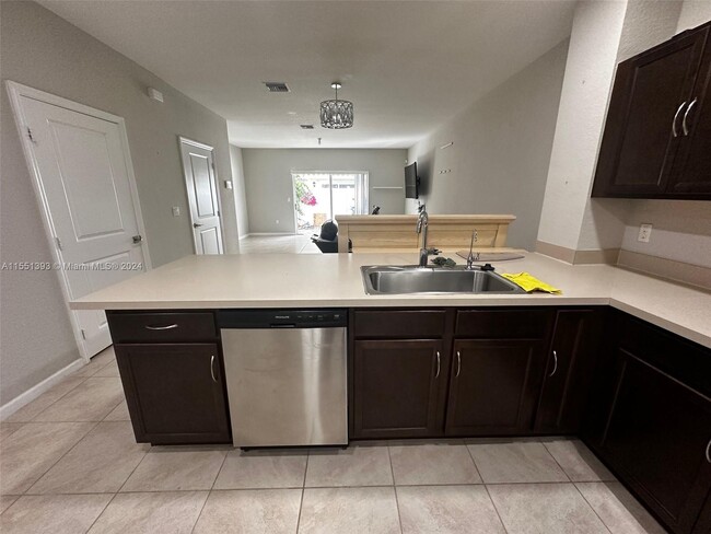 Foto del edificio - 2810 NW 181st St