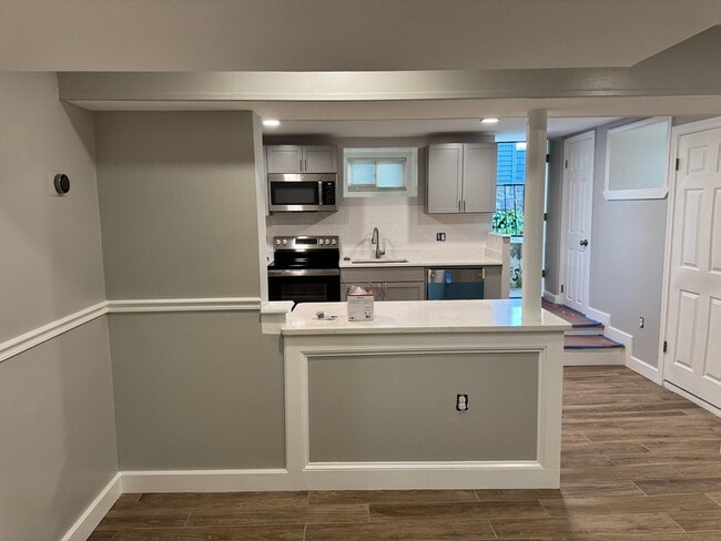 Building Photo - 24 W Tremlett St