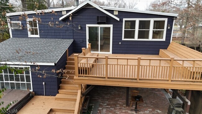 Foto del edificio - 1387 Valley Rd