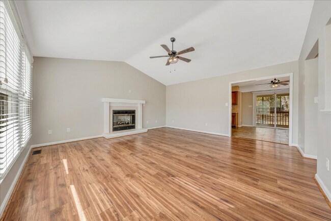 Foto del edificio - 5184 Orchard Hill Dr