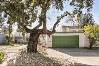 Building Photo - 2042 E 8th St