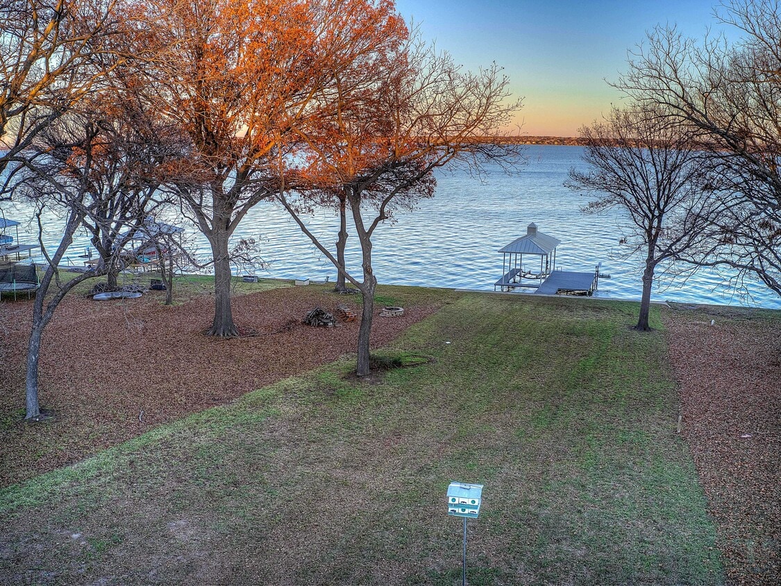 Foto principal - 8402 Columbia Dr