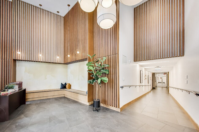 Luxury Living Awaits! - Luxury Living Awaits! Apartment