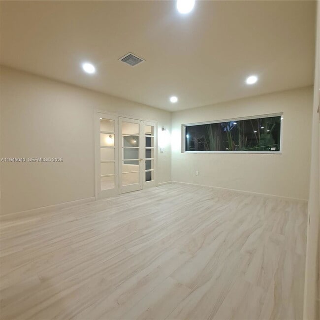 Building Photo - 5840 SW 51st St