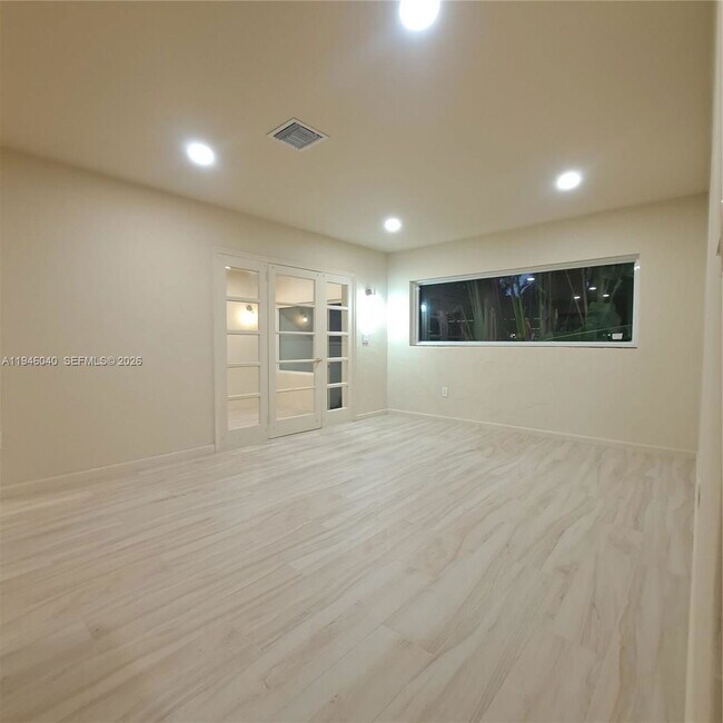 Foto del edificio - 5840 SW 51st St