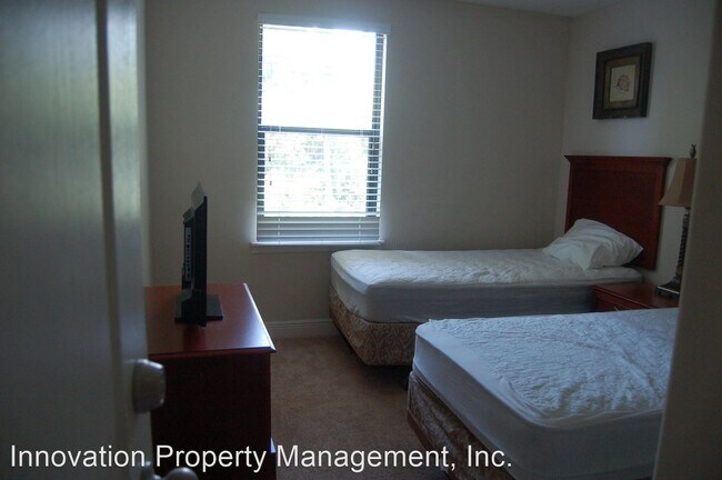 Foto del edificio - 4 br, 3.5 bath House - 8171 Roseville Blvd