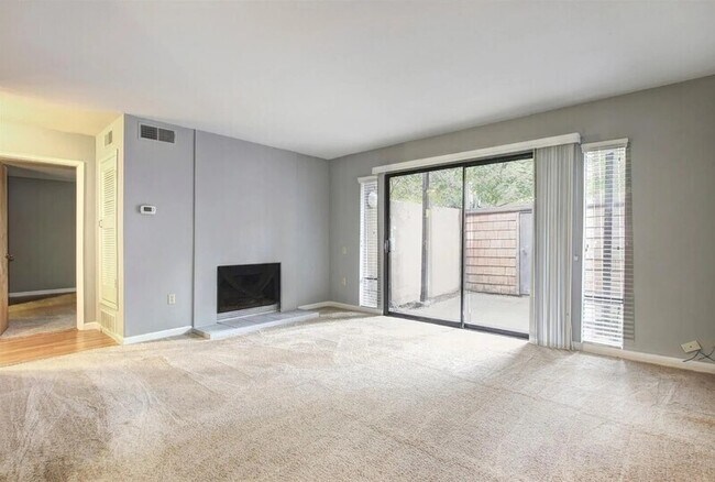 Foto del edificio - 886 Woodside Ln E