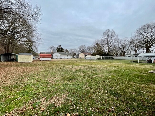 Building Photo - 701 Dendron St