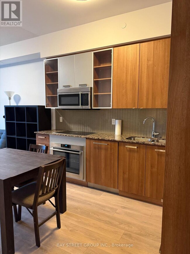 Photo du bâtiment - 5168-5168 Yonge St