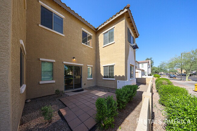 Building Photo - 14103 W Country Gables Dr