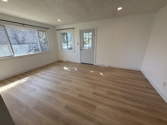 Building Photo - 4713 Diana Dr