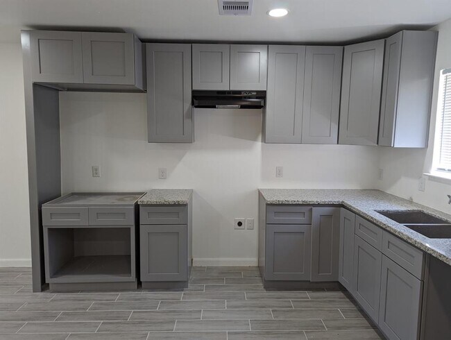 Building Photo - 5234 Pensdale St