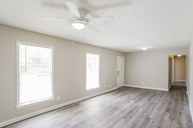 Building Photo - 5010 Ailene Dr