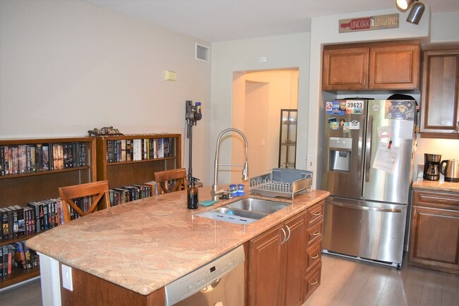 Foto del edificio - 8355 Station Village Ln