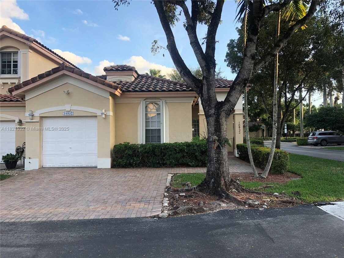 Foto principal - 10932 NW 69th St