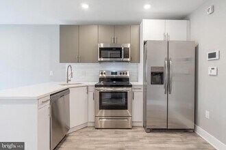 Building Photo - 2500 N Mascher St