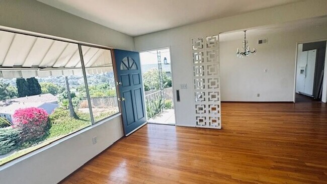 Foto del edificio - 3 Bed/2 Bath House in La Mesa Available fo...