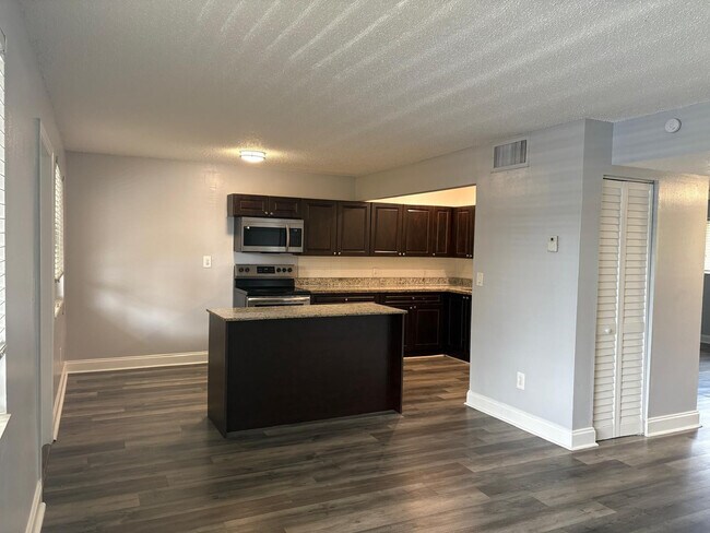 Foto del edificio - 1700 NW 58th Terrace