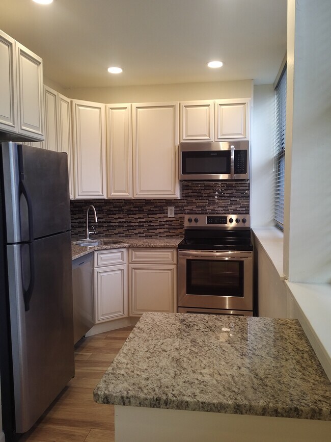 Kitchen with Recessed Lighting - 111 Mulberry St