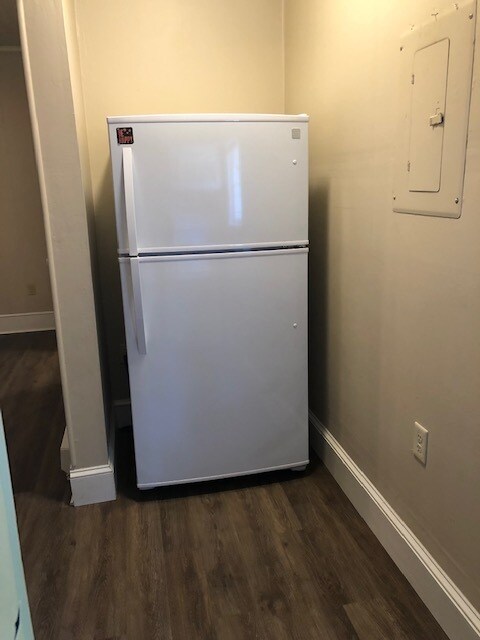 Building Photo - Adorable Studio Apartment in Haymont!