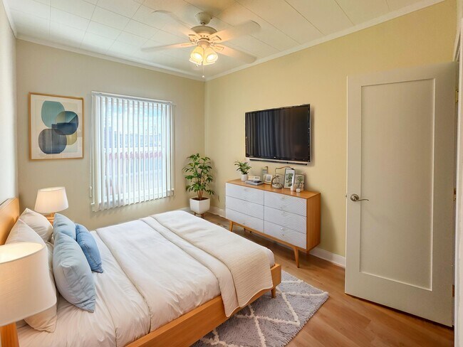 Puesta en escena virtual. Unidad sin amueblar. - 1227-1229 S Central Ave