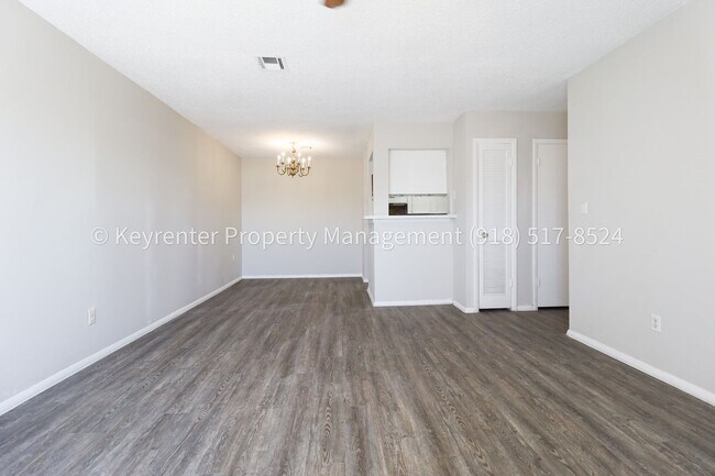 Foto del edificio - 6730 S Lewis Ave