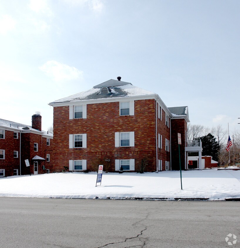 4020 Hillman Way, Youngstown, OH 44512 Apartments in Youngstown, OH