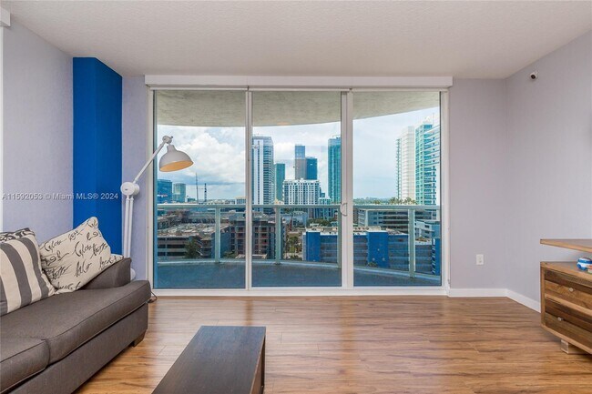 Foto del edificio - 601 NE 23rd St