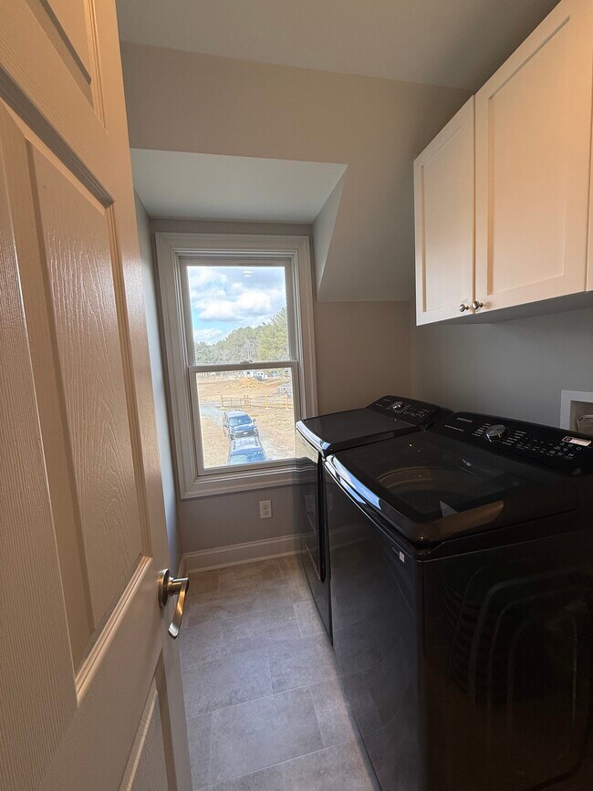 Lavadero - 4760 Belroi Green Cir