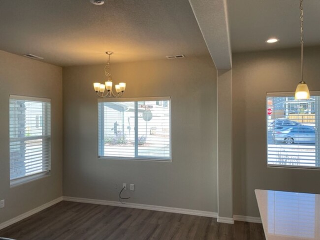 Building Photo - Like new 3 bedroom townhome with attached ...