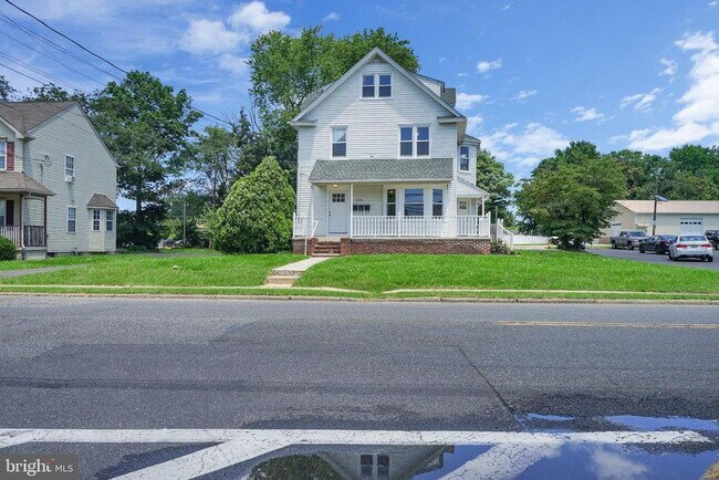 Building Photo - 121 E Browning Rd