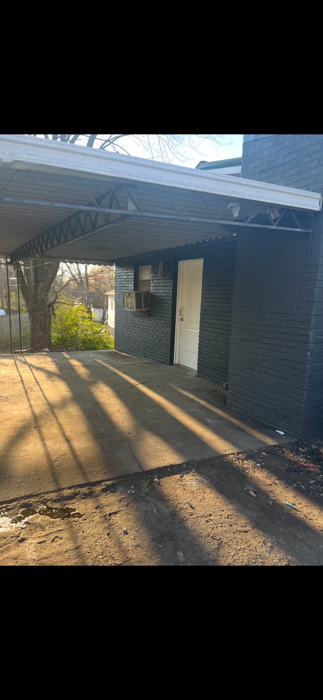 Foto del edificio - 699 Perry Dr
