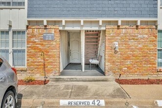 Building Photo - 535 W Lookout Dr