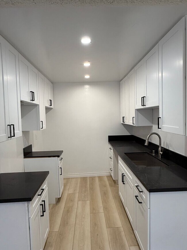 Foto del edificio - 1750 S Bentley Ave