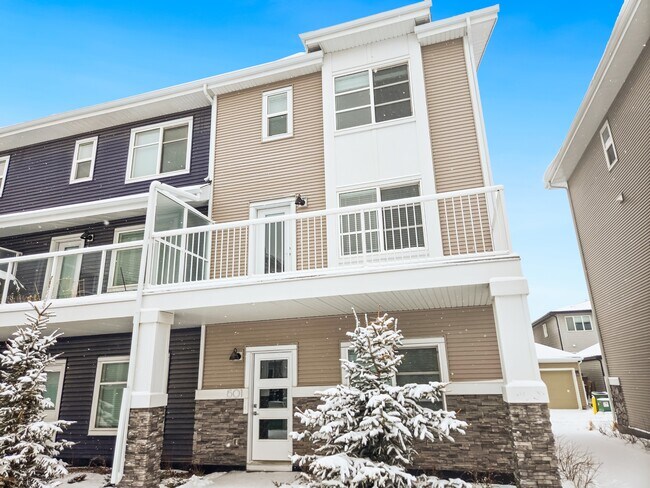 Photo du bâtiment - 14225-14221 1 St NW