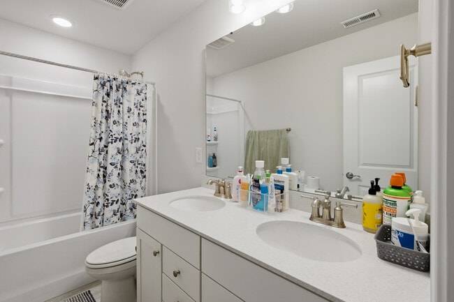 Building Photo - 732 Denburn Pl