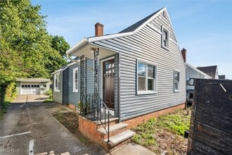 Building Photo - 12821 Oak Park Blvd