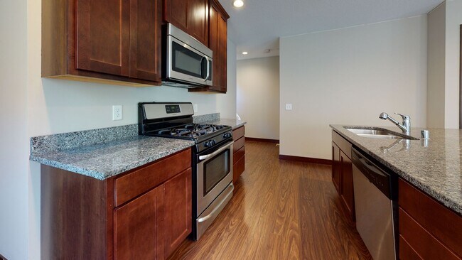 Building Photo - Recently renovated  7 bedroom house