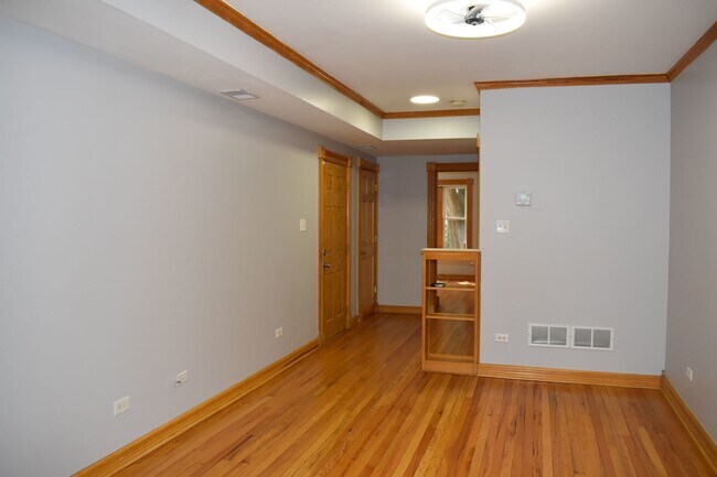 Building Photo - 7303 N Wolcott Ave
