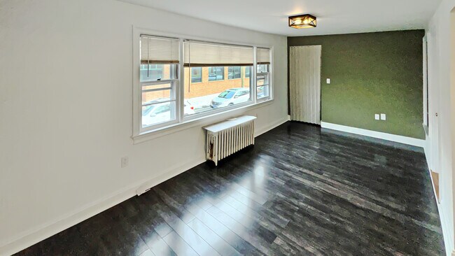 Foto del edificio - 18 Riverside Ave