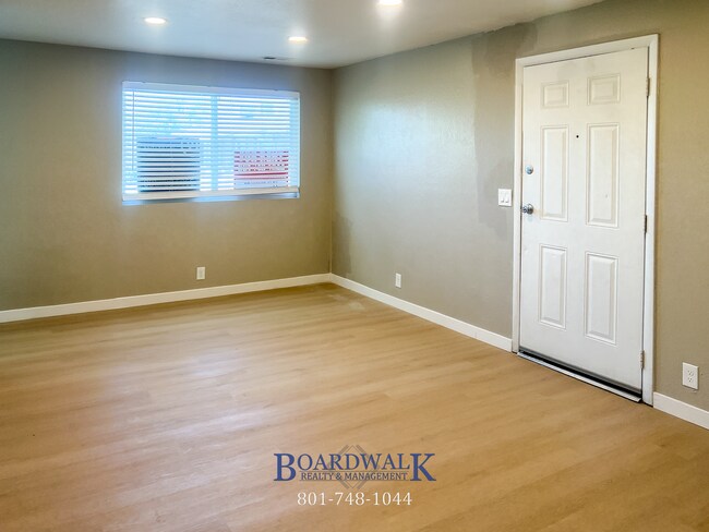 Foto del edificio - Recently Remodeled 2 bedroom in Salt Lake!