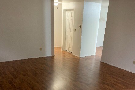 Nuevos suelos laminados en toda la vivienda. - Sunset Apartments