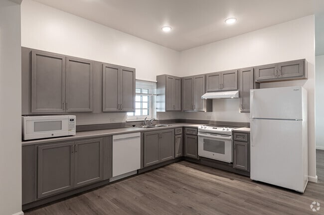 3BR, 2BA - Kitchen - Rocky Neck Village