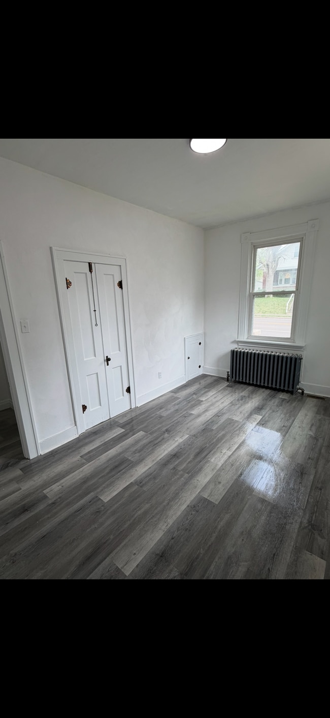 Building Photo - 403 S Market St
