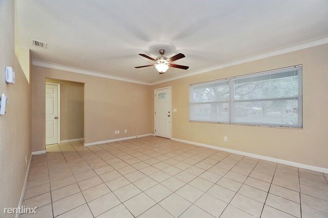 Building Photo - 4 br, 3 bath House - 757 Pinewood Dr