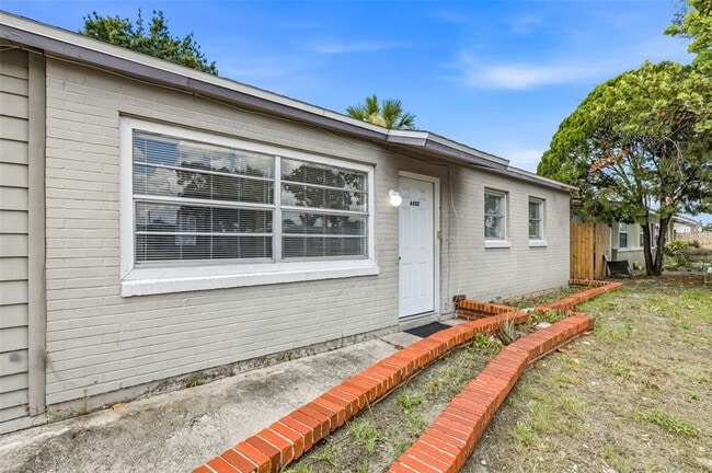 Foto del edificio - 6802 Larmon St