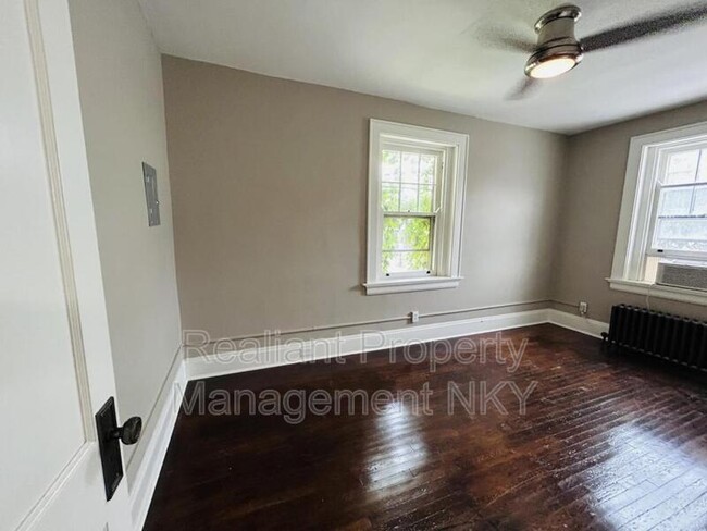Building Photo - 359 Taylor Ave
