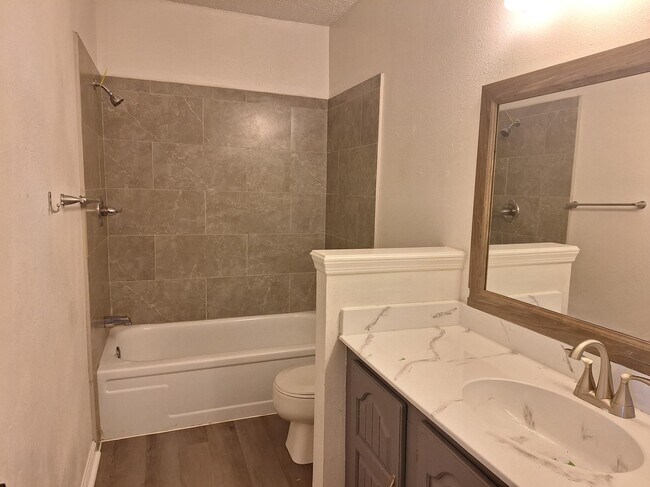 Foto del edificio - 829 N Burdick St